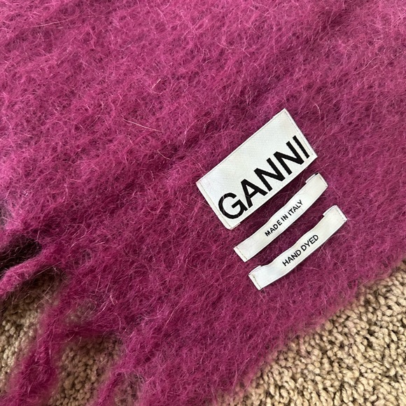 Ganni Scarf - Picture 4 of 4